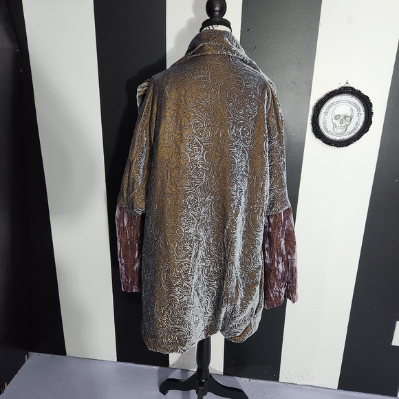 Velvet Cape Jacket - Picture 7 of 8